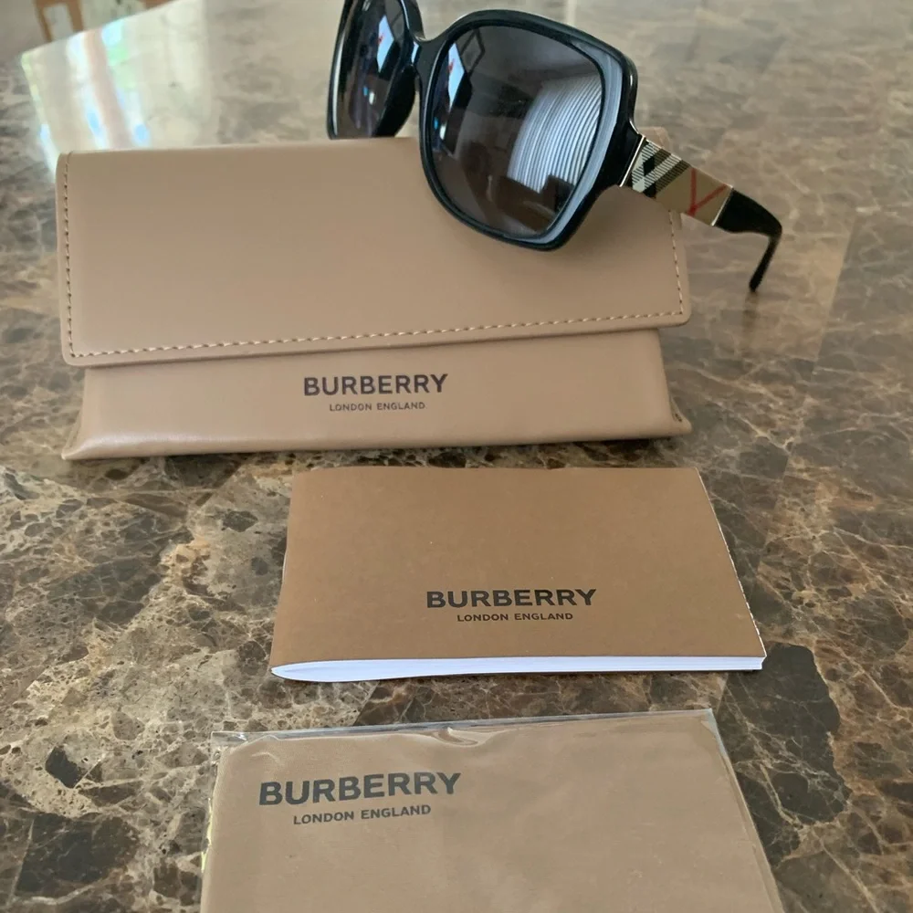 Burberry Black Polarized Sunglasses 😎 - Picture 7 of 7